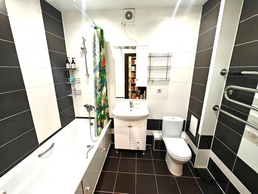 Продам двухкомнатную (2-комн.) квартиру, Чистопольская ул, 72, Казань г