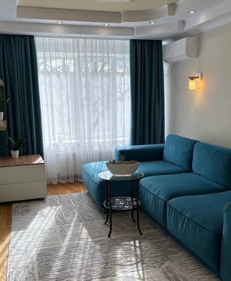 Продам трехкомнатную (3-комн.) квартиру, Кечкеметская ул, 87, Симферополь г