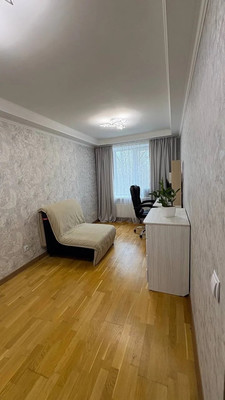 Продам трехкомнатную (3-комн.) квартиру, Кечкеметская ул, 87, Симферополь г