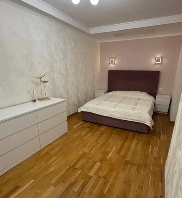 Продам трехкомнатную (3-комн.) квартиру, Кечкеметская ул, 87, Симферополь г