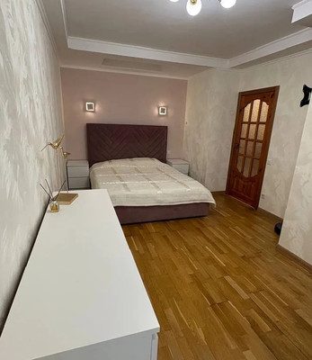 Продам трехкомнатную (3-комн.) квартиру, Кечкеметская ул, 87, Симферополь г