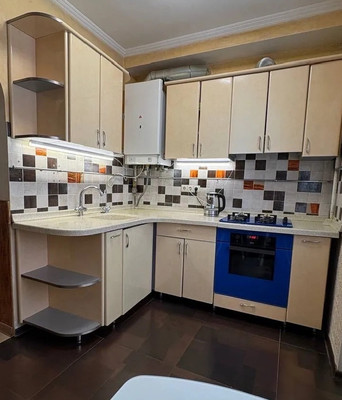 Продам трехкомнатную (3-комн.) квартиру, Кечкеметская ул, 87, Симферополь г