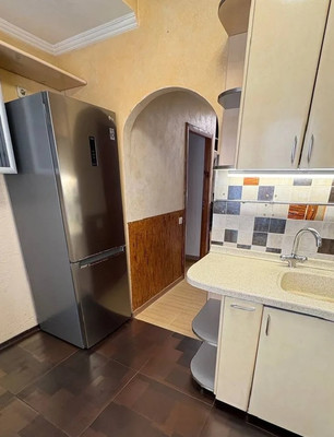 Продам трехкомнатную (3-комн.) квартиру, Кечкеметская ул, 87, Симферополь г