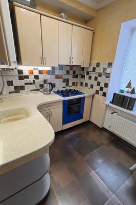 Продам трехкомнатную (3-комн.) квартиру, Кечкеметская ул, 87, Симферополь г