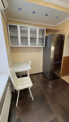 Продам трехкомнатную (3-комн.) квартиру, Кечкеметская ул, 87, Симферополь г