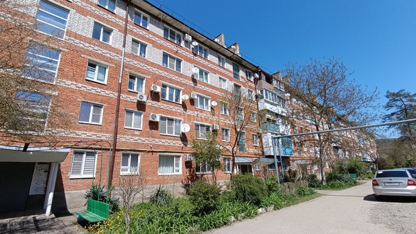 Продам двухкомнатную (2-комн.) квартиру, Ленина ул, 31, Апшеронск г