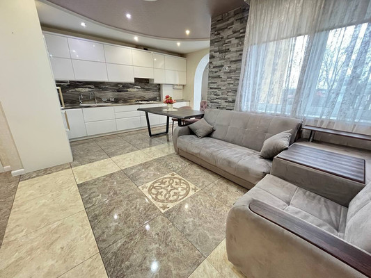 Продам трехкомнатную (3-комн.) квартиру, Аллея смелых ул, 188А, Калининград г