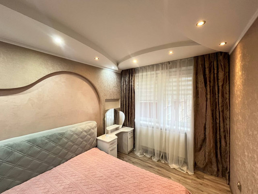 Продам трехкомнатную (3-комн.) квартиру, Аллея смелых ул, 188А, Калининград г