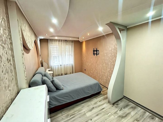 Продам трехкомнатную (3-комн.) квартиру, Аллея смелых ул, 188А, Калининград г