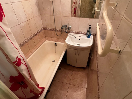 Продам трехкомнатную (3-комн.) квартиру, Ириновский пр-кт, 17Ак2, Санкт-Петербург г