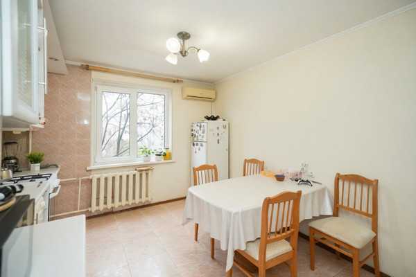 Продам трехкомнатную (3-комн.) квартиру, Черкасская ул, 43, Краснодар г