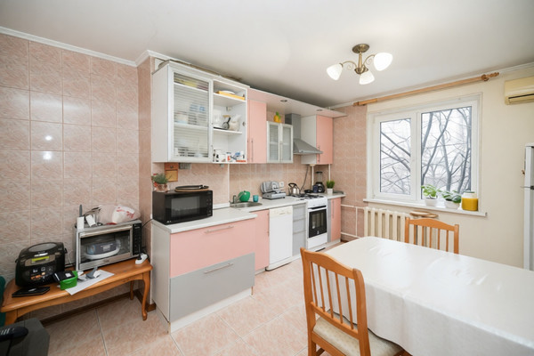 Продам трехкомнатную (3-комн.) квартиру, Черкасская ул, 43, Краснодар г