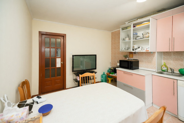 Продам трехкомнатную (3-комн.) квартиру, Черкасская ул, 43, Краснодар г