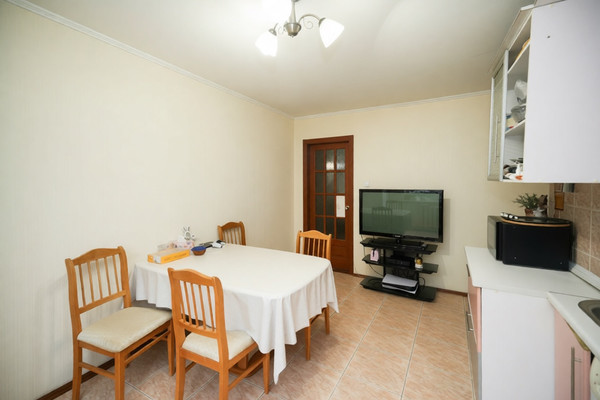 Продам трехкомнатную (3-комн.) квартиру, Черкасская ул, 43, Краснодар г