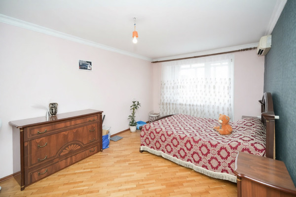 Продам трехкомнатную (3-комн.) квартиру, Черкасская ул, 43, Краснодар г