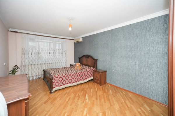 Продам трехкомнатную (3-комн.) квартиру, Черкасская ул, 43, Краснодар г