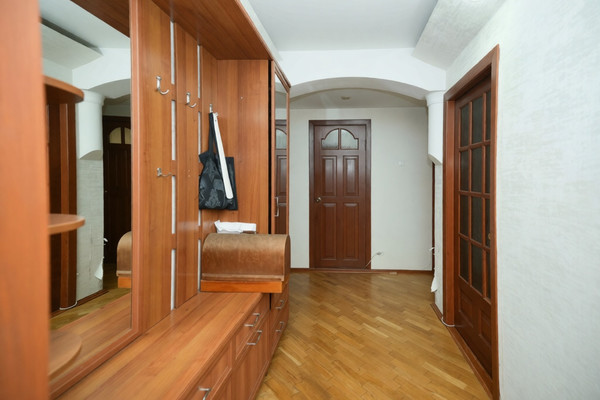 Продам трехкомнатную (3-комн.) квартиру, Черкасская ул, 43, Краснодар г