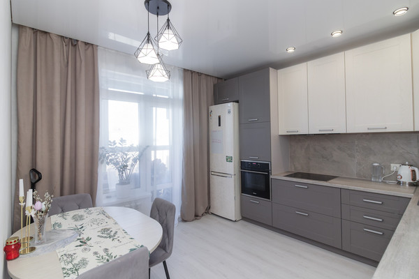 Продам двухкомнатную (2-комн.) квартиру, Строителей ул, 111, Ханты-Мансийск г