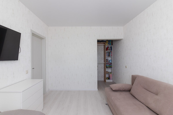 Продам двухкомнатную (2-комн.) квартиру, Строителей ул, 111, Ханты-Мансийск г