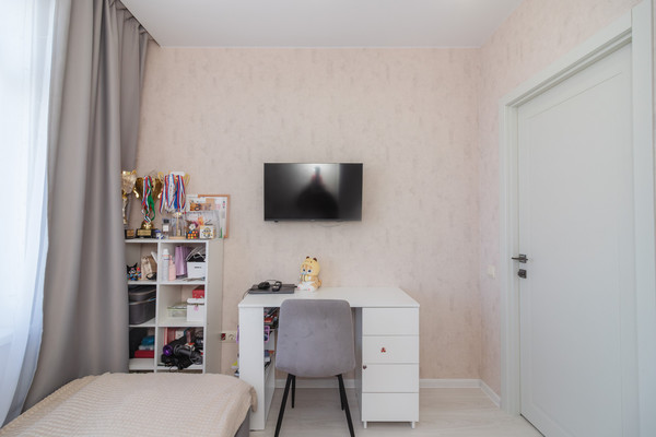 Продам двухкомнатную (2-комн.) квартиру, Строителей ул, 111, Ханты-Мансийск г