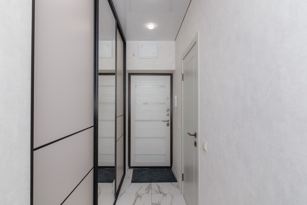 Продам двухкомнатную (2-комн.) квартиру, Строителей ул, 111, Ханты-Мансийск г