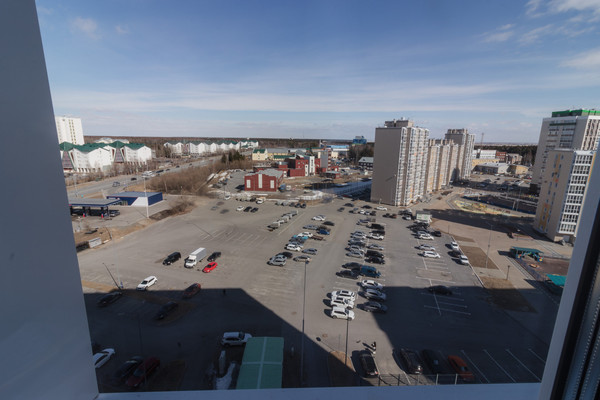 Продам двухкомнатную (2-комн.) квартиру, Строителей ул, 111, Ханты-Мансийск г