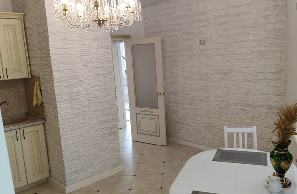 Продам трехкомнатную (3-комн.) квартиру, Молодежная ул, 7к1, Химки г