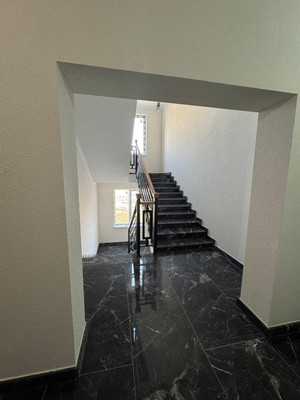 Продам трехкомнатную (3-комн.) квартиру, Нахушева ул, 71, Нальчик г