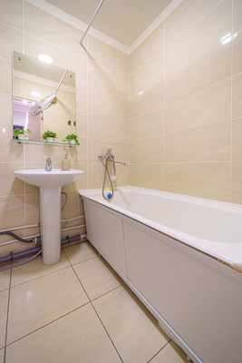 Продам двухкомнатную (2-комн.) квартиру, Кисловодская ул, 12, Пермь г