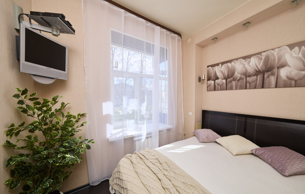 Продам трехкомнатную (3-комн.) квартиру, Центральная ул, 10А, Металлострой п