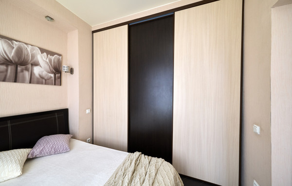 Продам трехкомнатную (3-комн.) квартиру, Центральная ул, 10А, Металлострой п