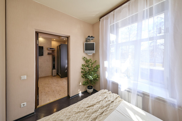 Продам трехкомнатную (3-комн.) квартиру, Центральная ул, 10А, Металлострой п