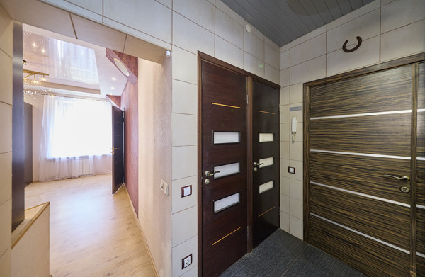 Продам трехкомнатную (3-комн.) квартиру, Центральная ул, 10А, Металлострой п