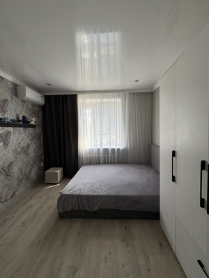 Продам двухкомнатную (2-комн.) квартиру, 1 мкр, 41, Кропоткин г