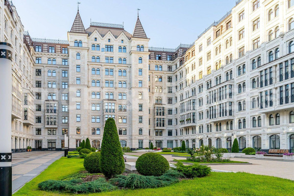 Продам трехкомнатную (3-комн.) квартиру, Басков пер, 2, Санкт-Петербург г