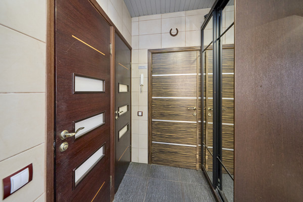 Продам трехкомнатную (3-комн.) квартиру, Центральная ул, 10А, Металлострой п