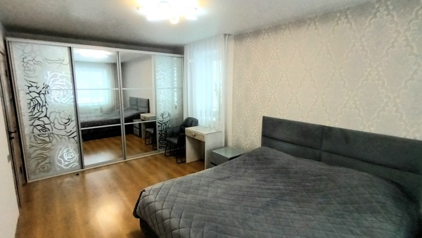 Продам трехкомнатную (3-комн.) квартиру, Кузнецкстроевский (Центральный р-н) пр-кт, 50, Новокузнецк г