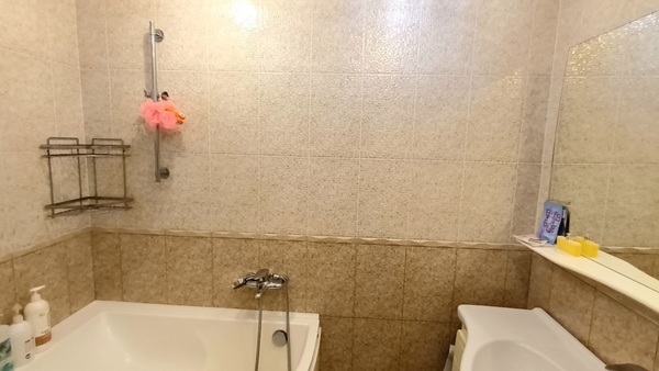 Продам трехкомнатную (3-комн.) квартиру, Кузнецкстроевский (Центральный р-н) пр-кт, 50, Новокузнецк г