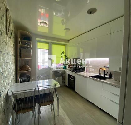 Продам трехкомнатную (3-комн.) квартиру, Героев пр-кт, 3, Просторный мкр