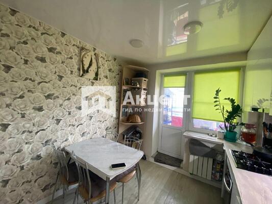 Продам трехкомнатную (3-комн.) квартиру, Героев пр-кт, 3, Просторный мкр