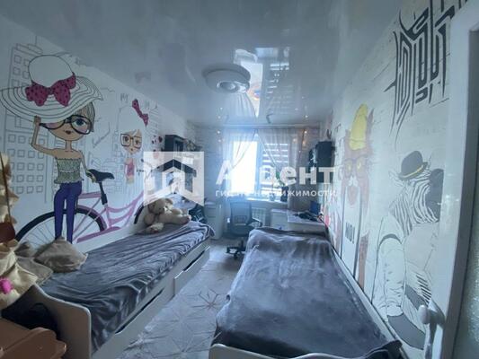 Продам трехкомнатную (3-комн.) квартиру, Героев пр-кт, 3, Просторный мкр