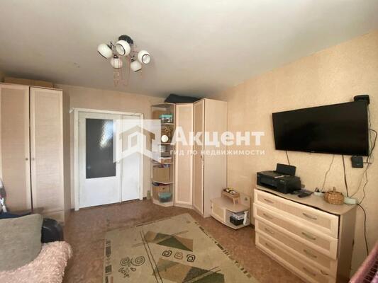 Продам трехкомнатную (3-комн.) квартиру, Героев пр-кт, 3, Просторный мкр