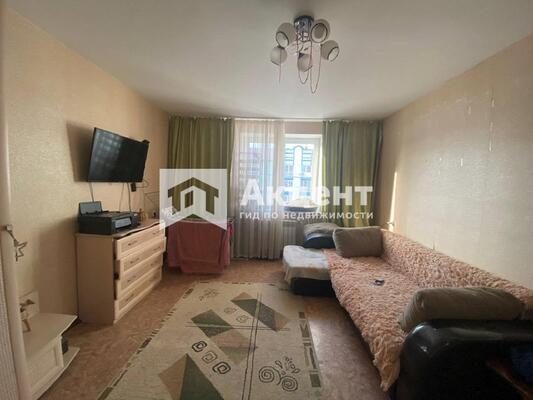 Продам трехкомнатную (3-комн.) квартиру, Героев пр-кт, 3, Просторный мкр