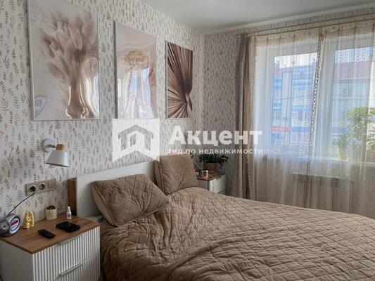 Продам трехкомнатную (3-комн.) квартиру, Героев пр-кт, 3, Просторный мкр
