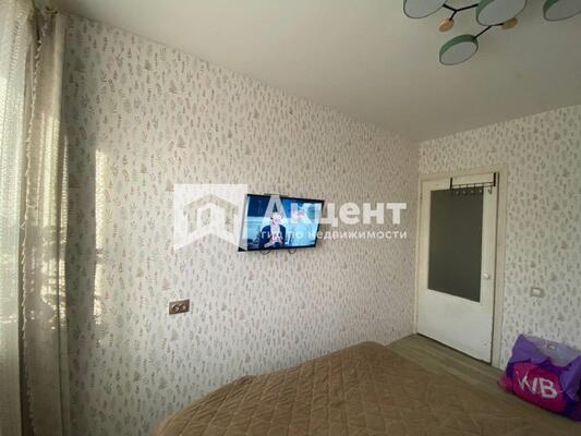 Продам трехкомнатную (3-комн.) квартиру, Героев пр-кт, 3, Просторный мкр