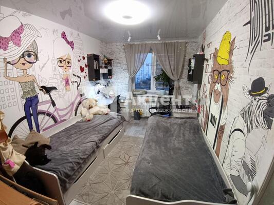 Продам трехкомнатную (3-комн.) квартиру, Героев пр-кт, 3, Просторный мкр