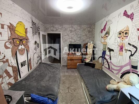 Продам трехкомнатную (3-комн.) квартиру, Героев пр-кт, 3, Просторный мкр