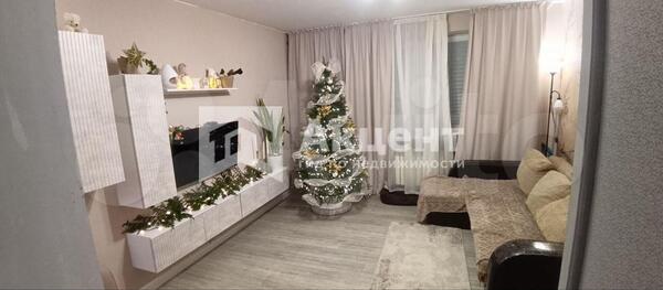 Продам трехкомнатную (3-комн.) квартиру, Героев пр-кт, 3, Просторный мкр