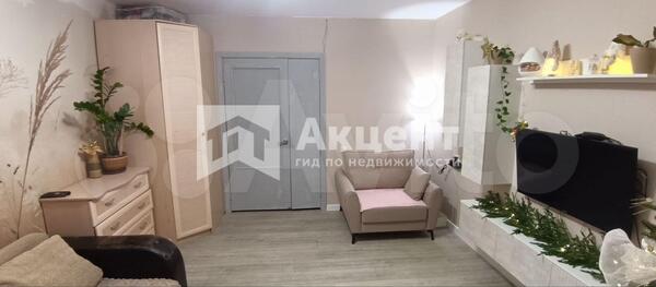 Продам трехкомнатную (3-комн.) квартиру, Героев пр-кт, 3, Просторный мкр