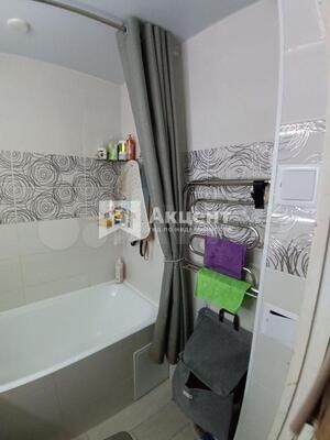 Продам трехкомнатную (3-комн.) квартиру, Героев пр-кт, 3, Просторный мкр